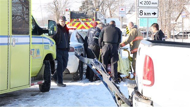 Un camion de déneigement au coeur d'une collision à Saint-Télesphore 