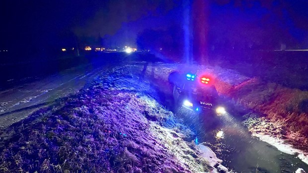 Une auto-patrouille effectue une sortie de route à deux pas du poste de Saint-Clet 