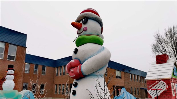 Le Défilé de Noël, édition 2021 de Saint-Zotique est en cours 