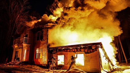 Plus d'une quarantaine de pompiers ont combattu les flammes à Saint-Lazare cette nuit