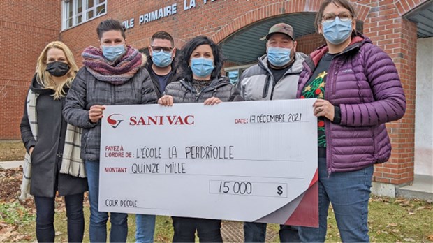 Sanivac fait don de 15 000$ à une école primaire de Notre-Dame-de-l'Île-Perrot 
