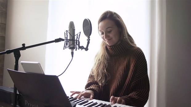 Est-ce que Meghan Oak montera à bord de l'autobus de Star Académie?