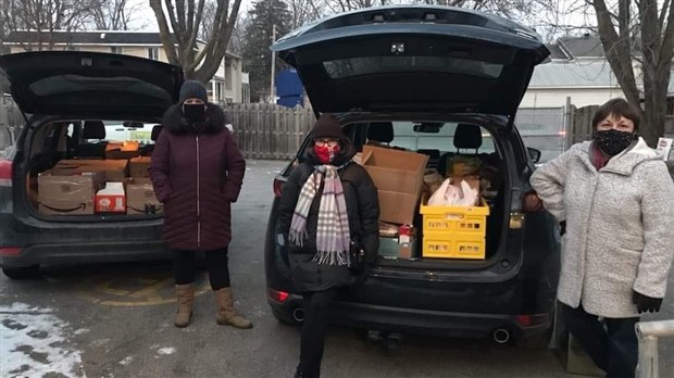 L'Ensemble vocal les Enchanteurs font face à la musique