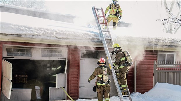 Incendie dans un garage à Rivière-Beaudette 