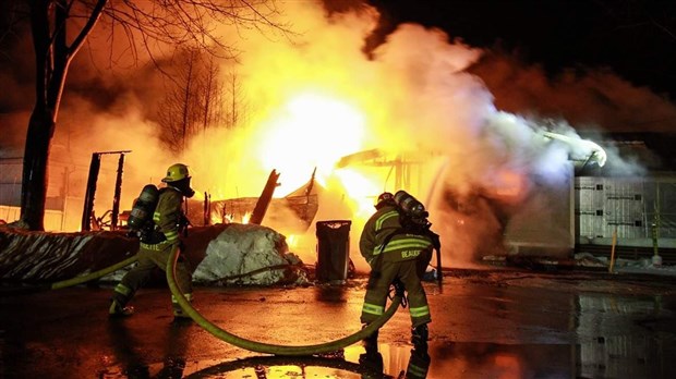 Un chalet est détruit par les flammes à Rivière-Beaudette