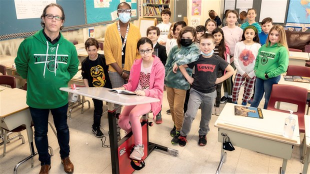 Deux vélos-pupitres pour conjuguer lecture et activité physique à l'école Saint-Thomas 