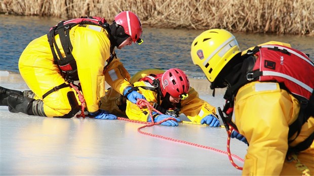 Les pompiers de Coteau-du-Lac se jettent à l'eau