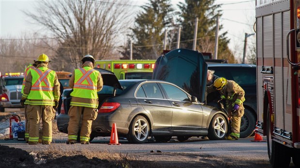 Collision à l'angle de la route 201 et du chemin St-Georges, à Rigaud