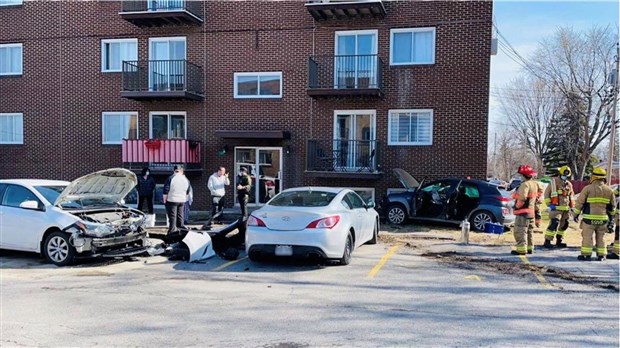 Un septuagénaire frappe cinq véhicules stationnés à Vaudreuil-Dorion