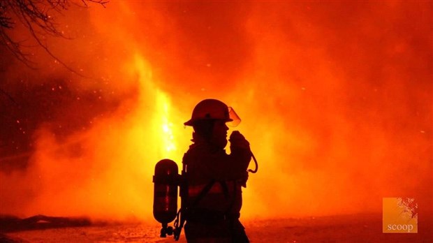 Une résidence de L'Île-Perrot est lourdement endommagée par les flammes