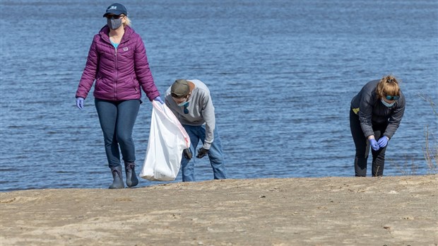 Près de 200 kg de déchets sont ramassés sur les berges