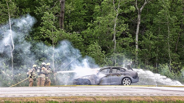 Véhicule en flamme sur l'autoroute 40 est