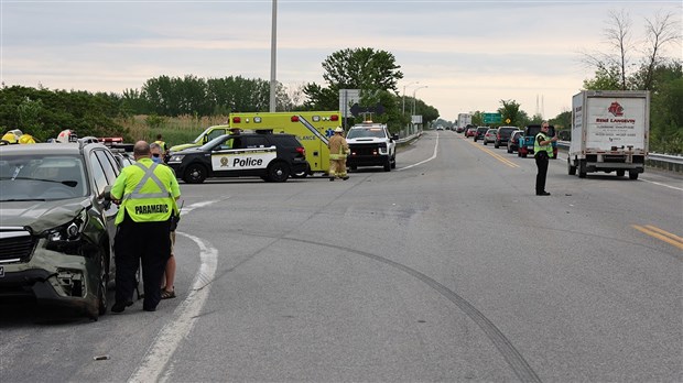 Collision sur la route 338 à Les Cèdres