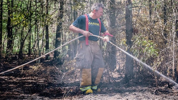 Feu de boisé sur la rue Huot à NDIP 