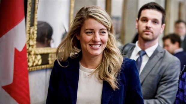 « Nos deux langues officielles ne sont pas à armes égales » — Mélanie Joly