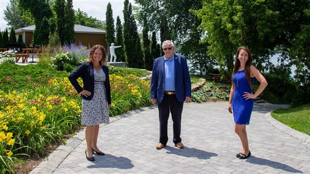 Raymond Larouche appuie deux candidates aux postes de conseillères municipales