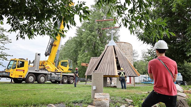 Le moulin de la Pointe-du-Moulin retrouve enfin son toit