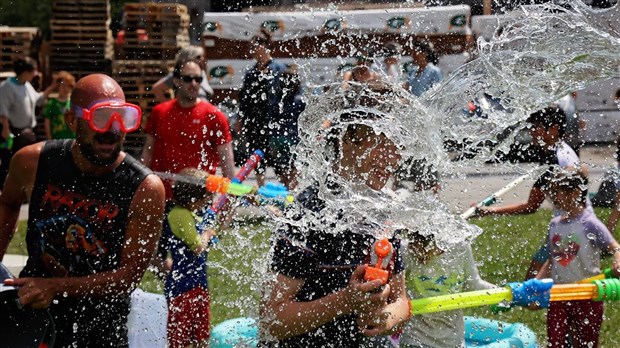 Plusieurs ont pu lâcher leur fou hier à la bataille d’eau au parc Benson à Hudson