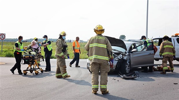 Collision à les Cèdres: une dame âgée est transportée à l'hôpital