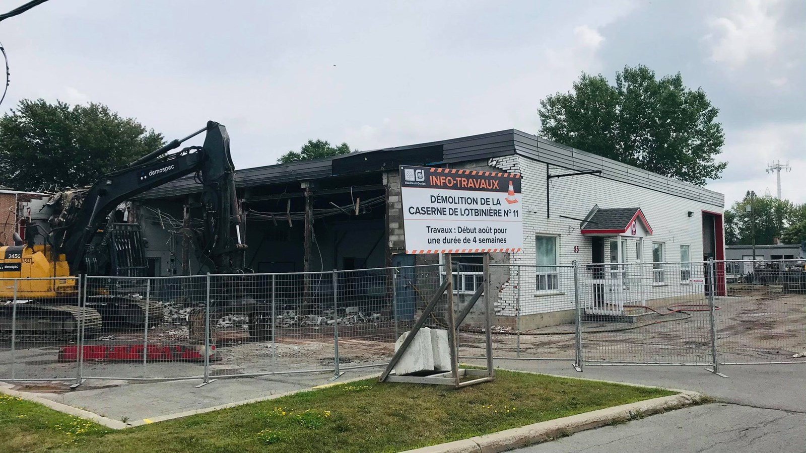 Démolition de l'ancienne caserne incendie de VaudreuilDorion