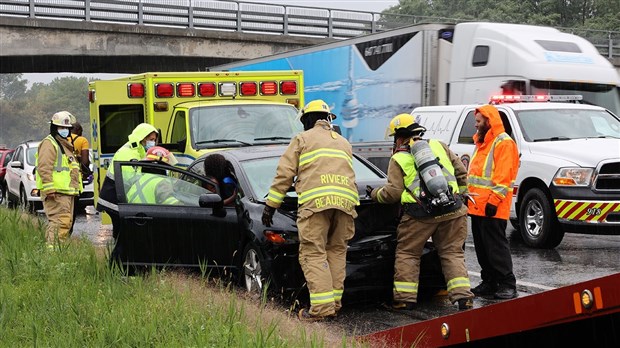 Aquaplanage sur l'autoroute 20 à Rivière-Beaudette 