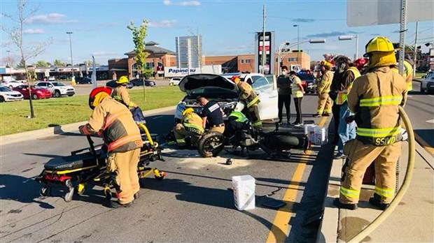 Blessures importantes pour une motocycliste à la suite d'un accident 