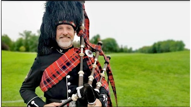 Graham Batty, un entrepreneur agriculteur et joueur de cornemuse à découvrir 