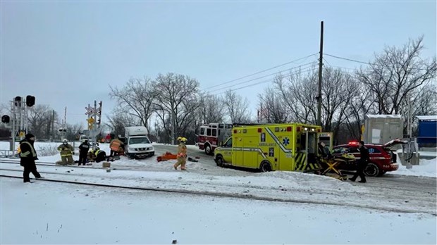 Collision camionnette VS train: la vie du conducteur impliqué n'est pas en danger 