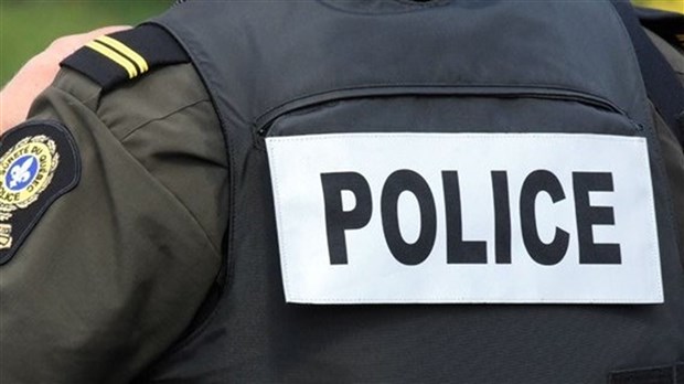 Véhicules volés: une arrestation et un fuyard recherché dans la région 