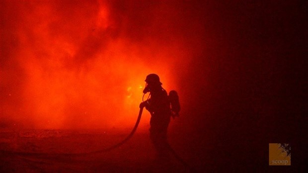 Un incendie déclenche une alerte générale tôt ce mardi