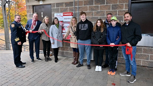 Inauguration of an automated external defibrillator at Parc Westwood