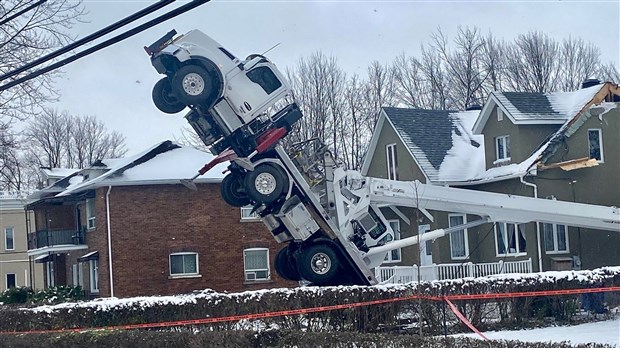 Crane truck tips over in Vaudreuil-Dorion: CNESST investigates