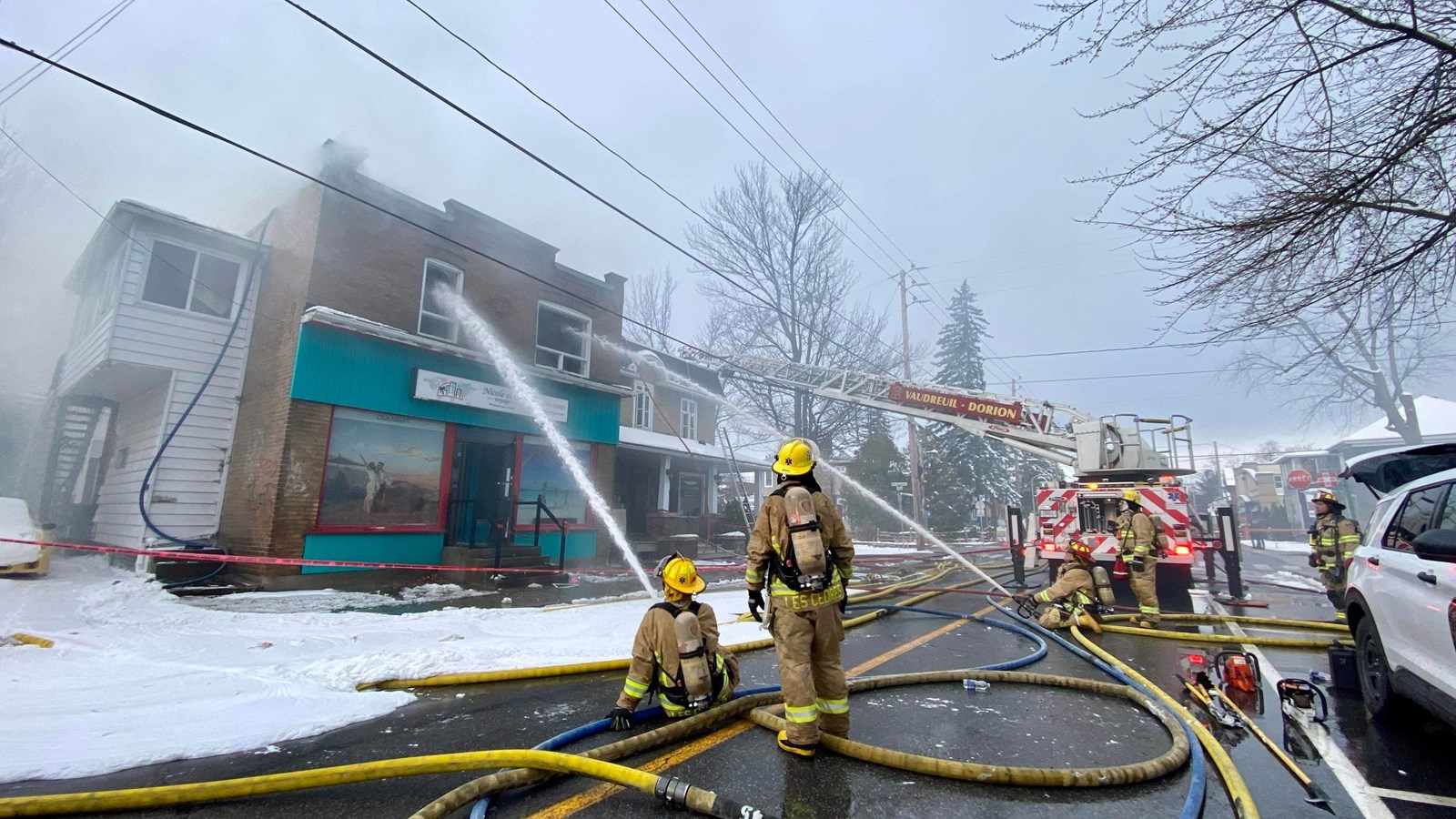 Violent incendie en cours à VaudreuilDorion