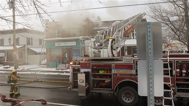 Incendie à Vaudreuil-Dorion: l’agence de Nicole & Cie voyage devra se reloger 