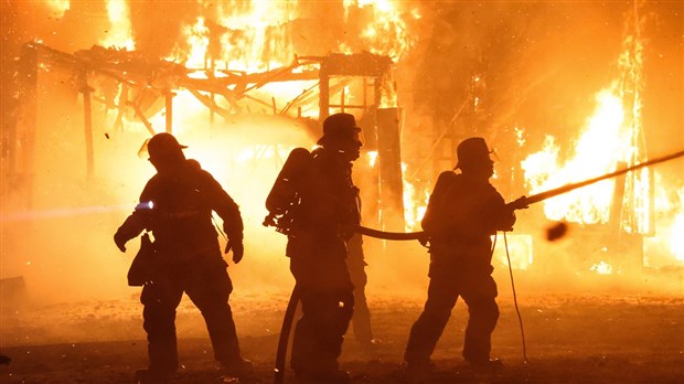Une résidence de Rivière-Beaudette est la proie des flammes