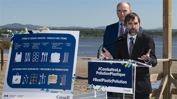 Les Canadiens utiliseraient moins d'articles en plastique