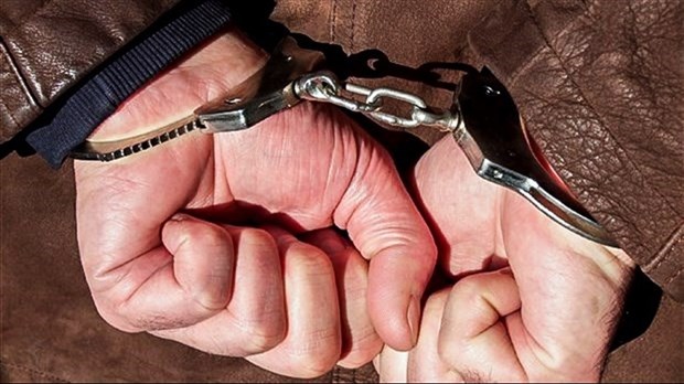 Une infraction au code de la sécurité routière mène à son arrestation 