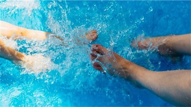 Bain libre sous le thème aquatropical à Vaudreuil-Dorion 