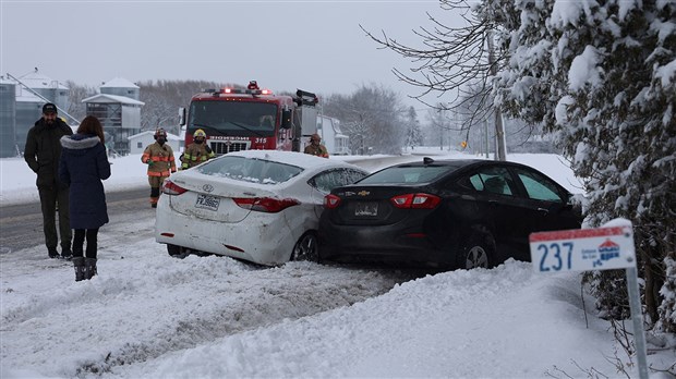 Collision entre deux véhicule à Coteau-du-Lac