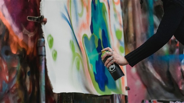 À la recherche d'artistes locaux pour l’exposition Vacances en art