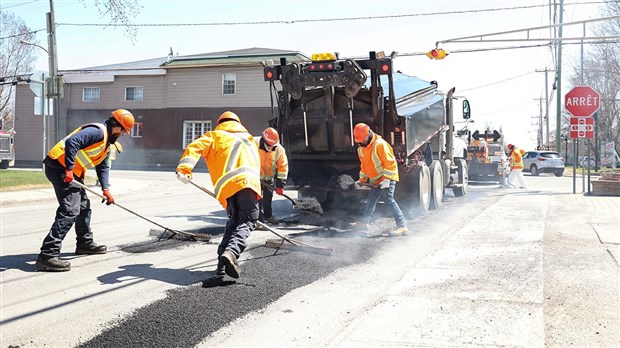 Des travaux de rapiéçage de l'asphalte sur la 340 et la 201