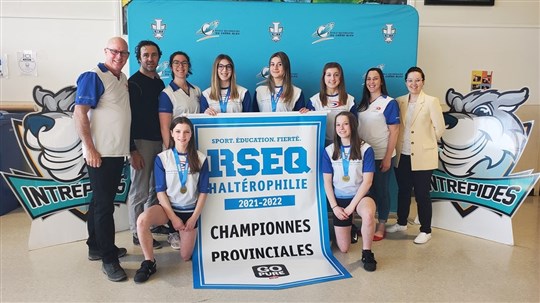 L'équipe féminine d'haltérophilie du Chêne-Bleu est couronnée championne provinciale