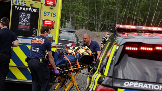 Une femme blessée dans une violente sortie de route 