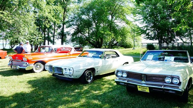 Les voitures anciennes de retour au Parc historique de la Pointe-du-Moulin