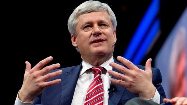 Stephen Harper appuie Pierre Poilievre à la course à la chefferie