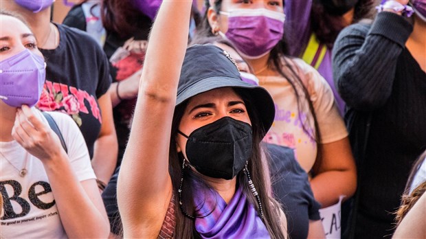 Le port du masque dans les rassemblements vous divise