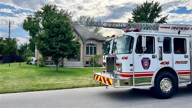 Un incendie occupe une vingtaine de pompiers à Notre-Dame-de-l 'Île-Perrot 