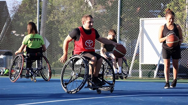 Initiation au Basketball en fauteuil roulant à Saint-Zotique