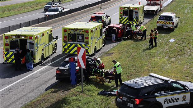 Collision à Rivière-Beaudette: deux victimes sont transportées à l'hôpital
