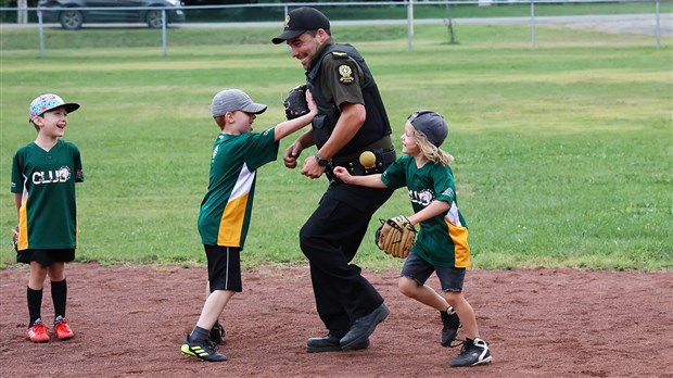 Un match de baseball à bâtons rompus à Sainte-Justine-de-Newton